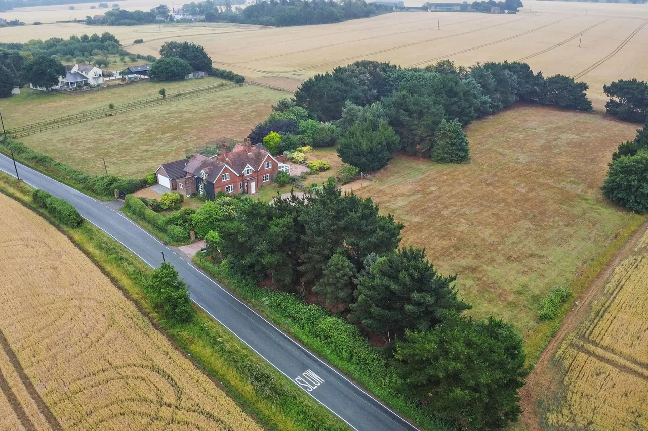 6 bed house for sale, Dale Hill, Kirby-le-soken