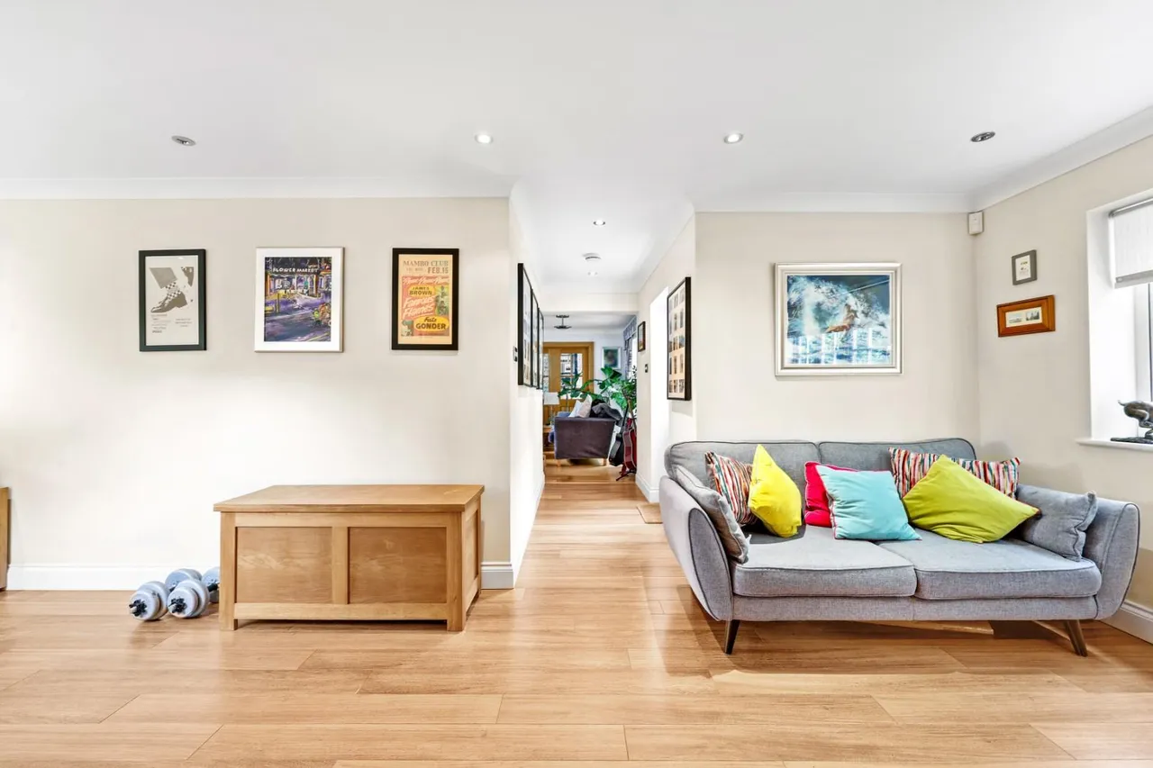The Lindens, Loughton, IG10 3HT, photo 12