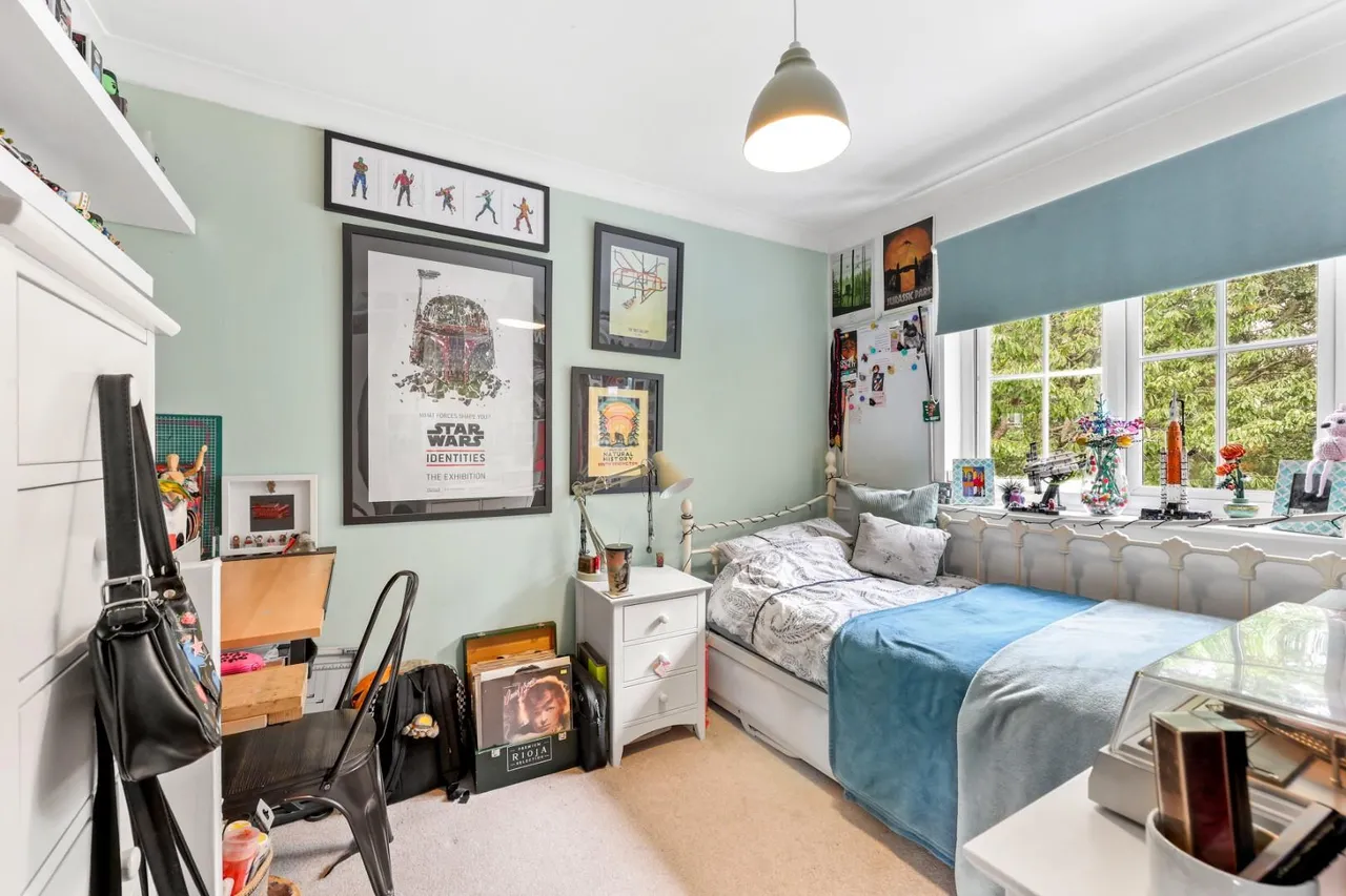 The Lindens, Loughton, IG10 3HT, photo 8