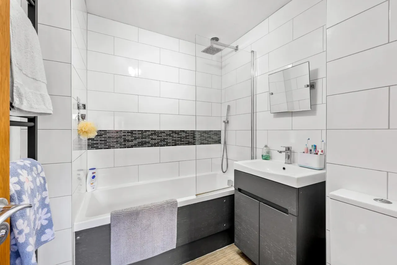The Lindens, Loughton, IG10 3HT, photo 7