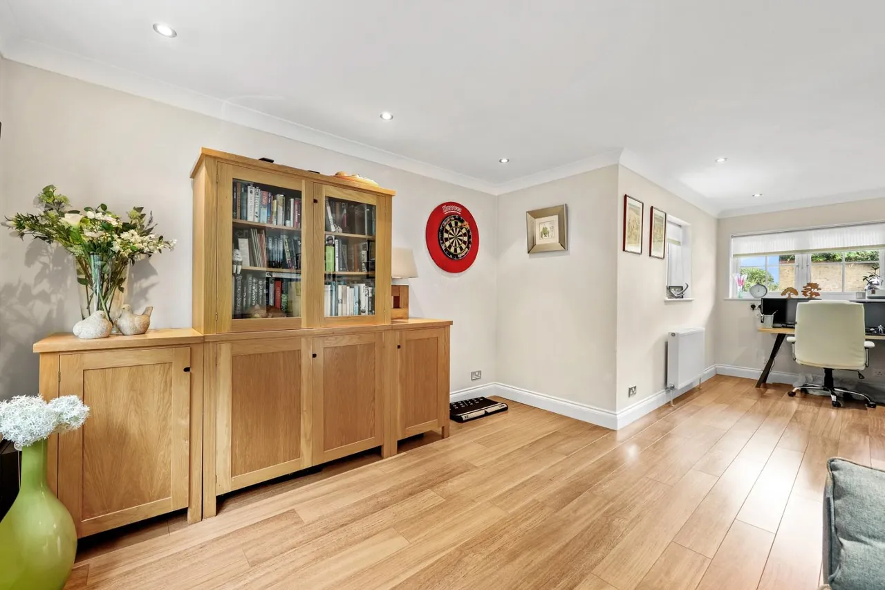 The Lindens, Loughton, IG10 3HT, photo 11