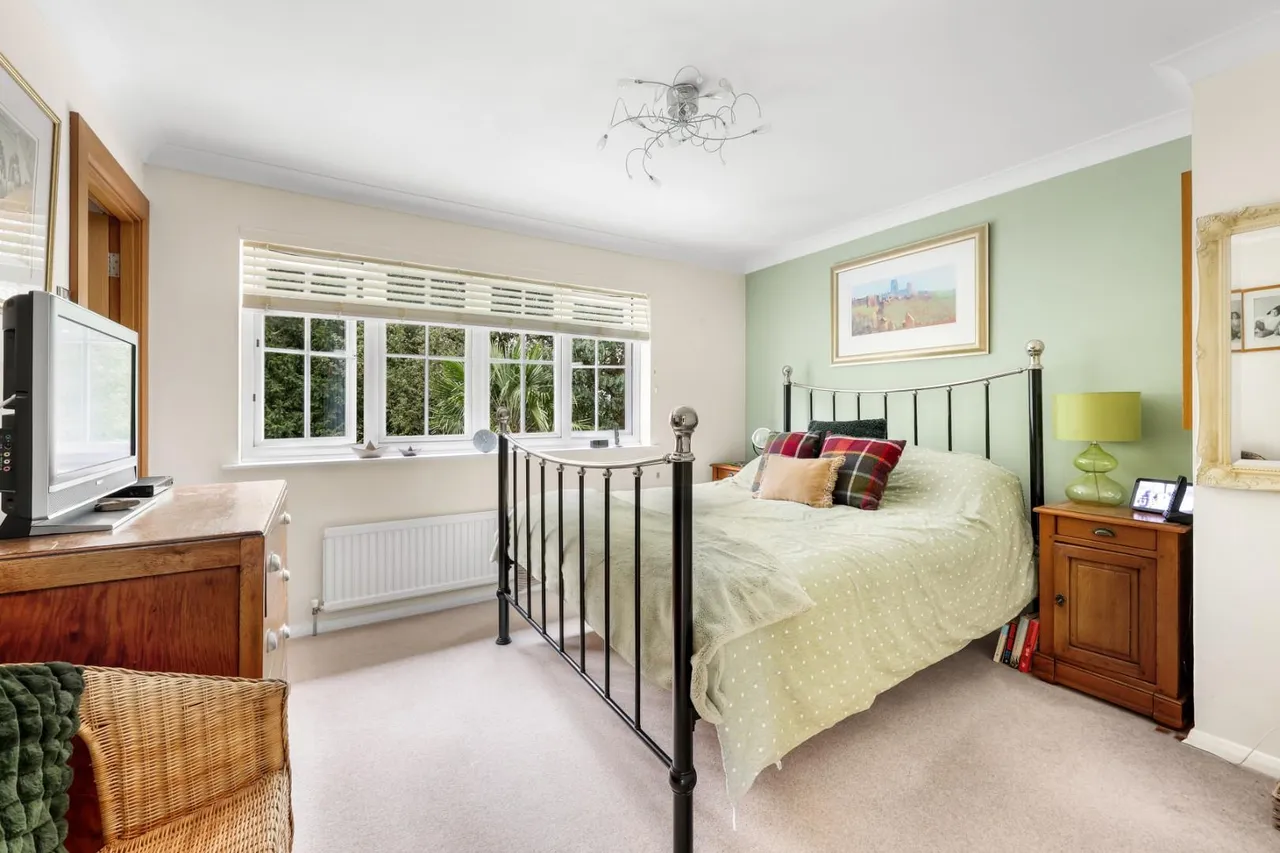 The Lindens, Loughton, IG10 3HT, photo 4