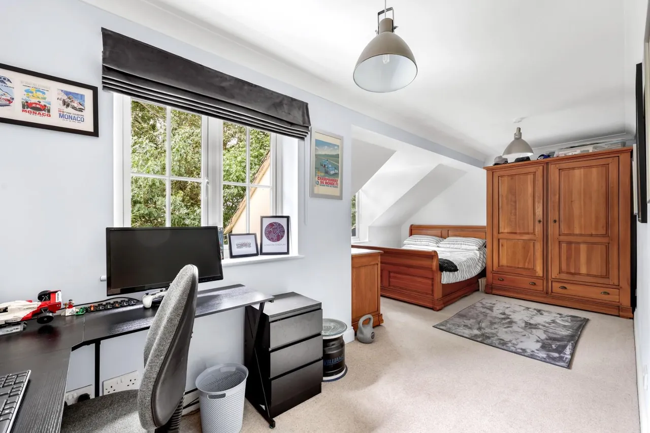 The Lindens, Loughton, IG10 3HT, photo 2