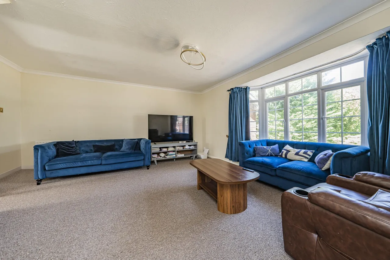 Little Woodlands, Windsor, Berkshire, SL4 3RF, photo 2