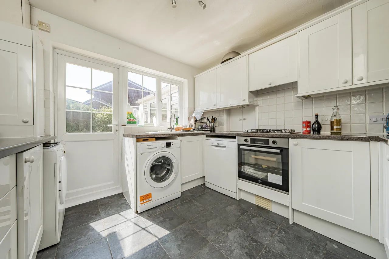 Little Woodlands, Windsor, Berkshire, SL4 3RF, photo 3
