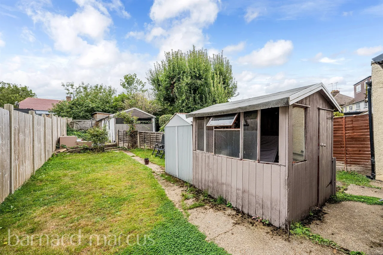 The Crescent, Epsom, KT18, photo 13