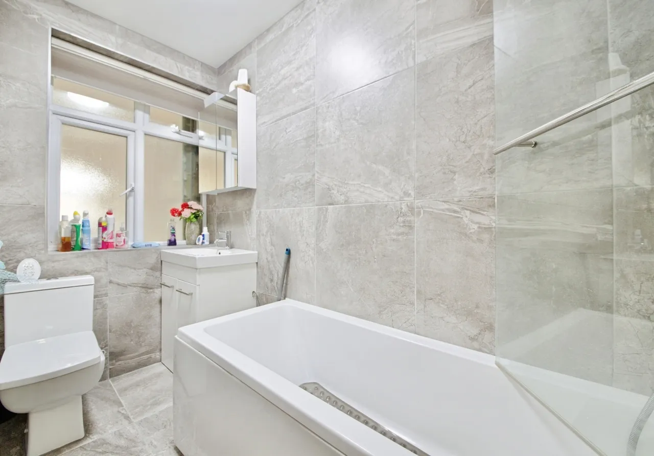 Tennyson Road, ROMFORD, Essex, RM3, photo 17