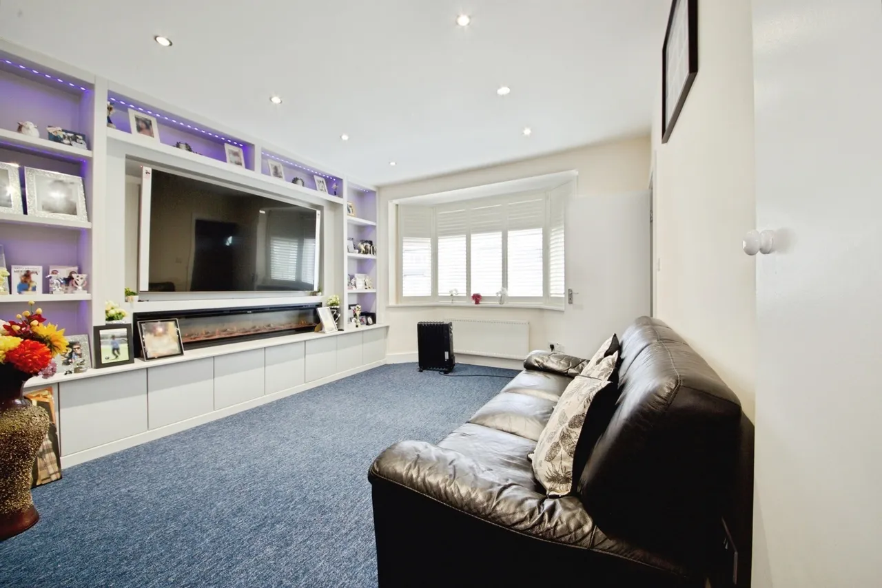 Tennyson Road, ROMFORD, Essex, RM3, photo 19