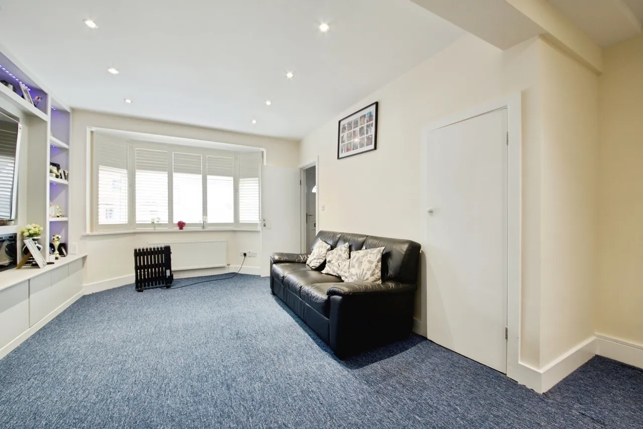 Tennyson Road, ROMFORD, Essex, RM3, photo 9