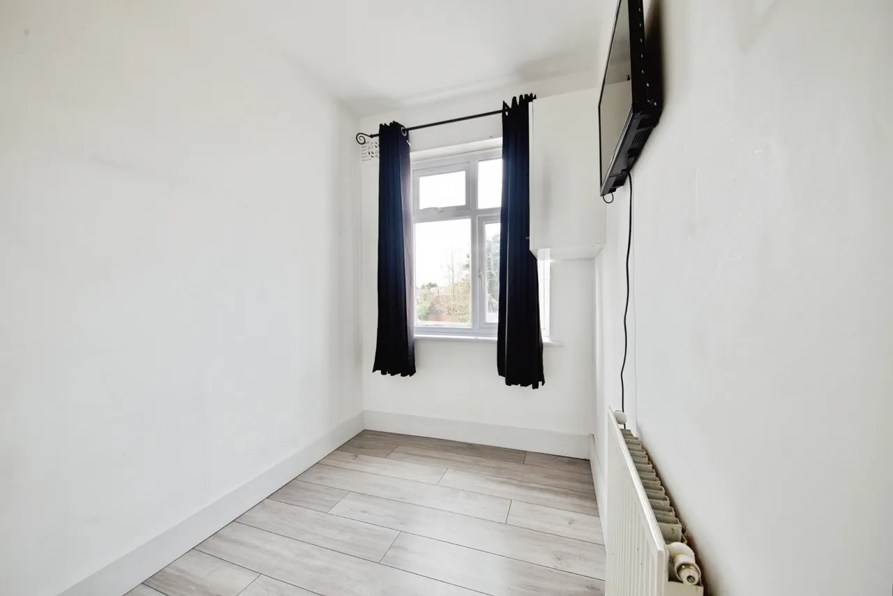 Tennyson Road, ROMFORD, Essex, RM3, photo 6