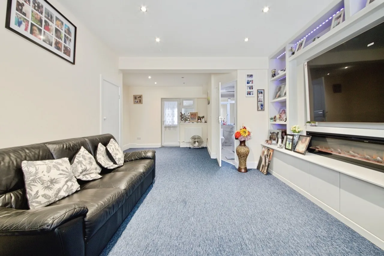Tennyson Road, ROMFORD, Essex, RM3, photo 18