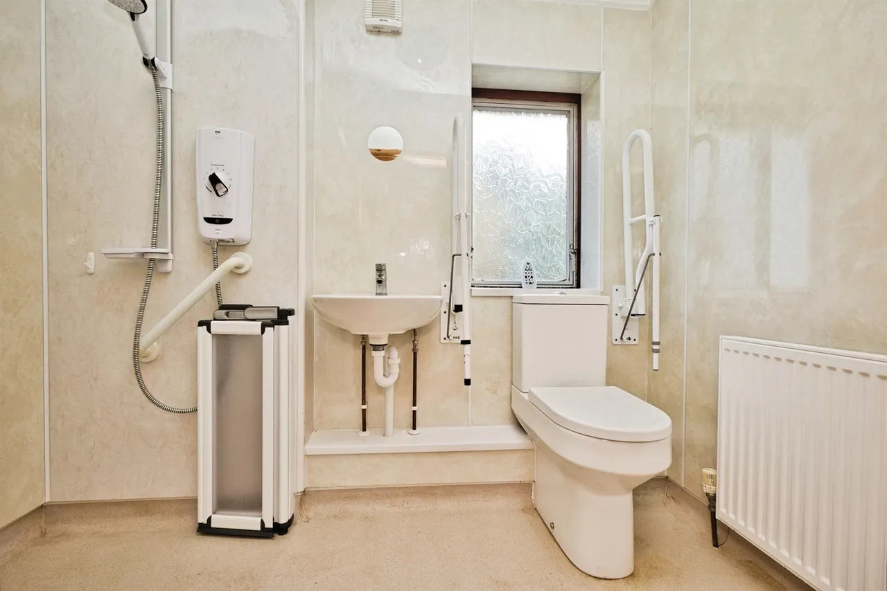 Chelston Avenue, Yeovil, BA21, photo 8