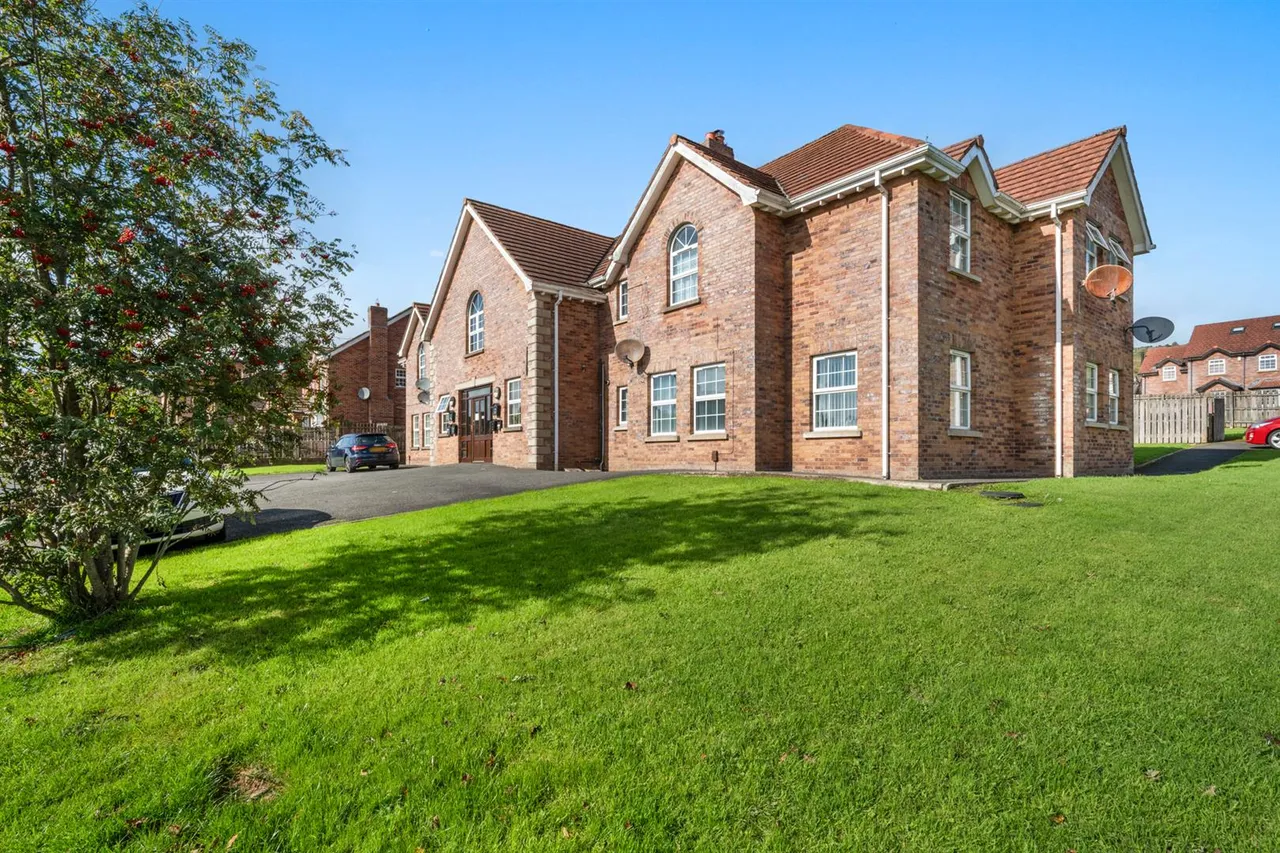 2 bed flat for sale, Mount Eagles Avenue, Dunmurry, BT17