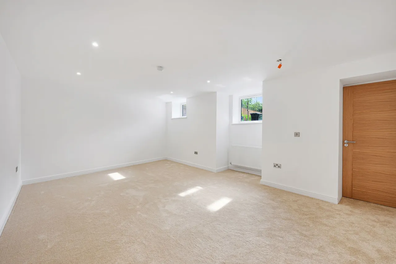 Highfield Avenue, Sale, photo 12