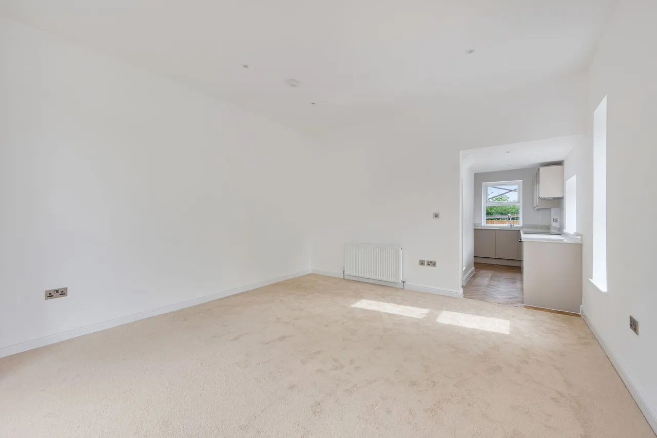 Highfield Avenue, Sale, photo 7