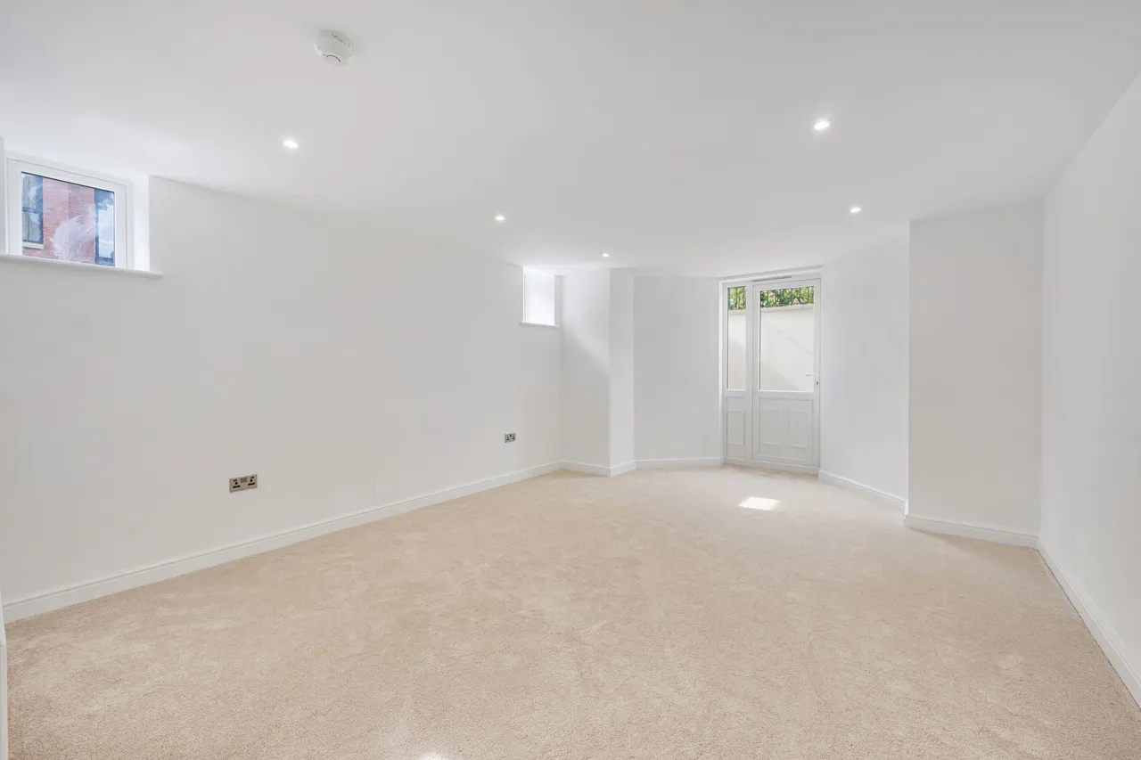 Highfield Avenue, Sale, photo 4