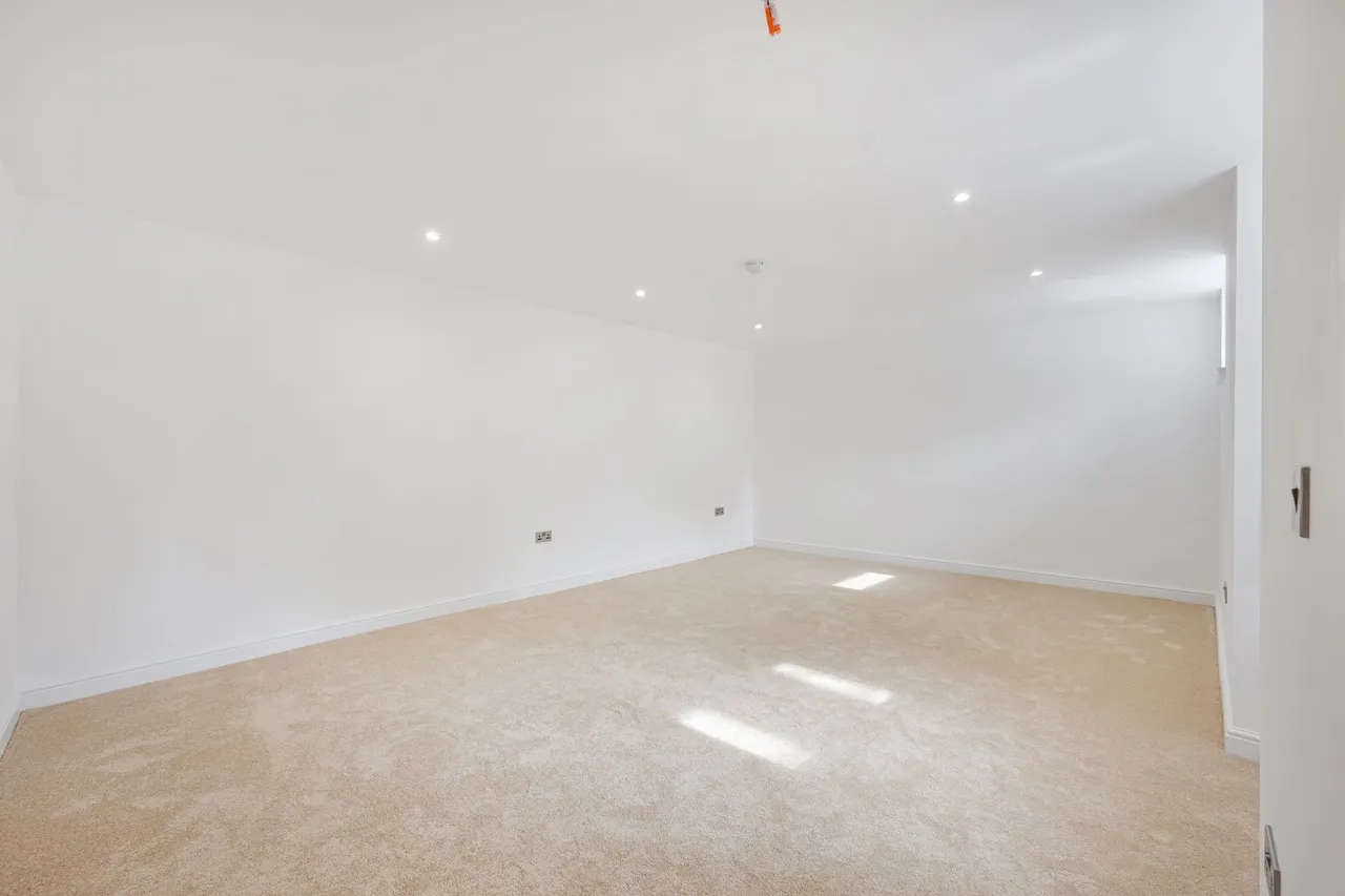 Highfield Avenue, Sale, photo 13