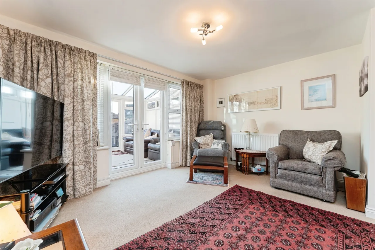 Merivale Way, ELY, photo 11