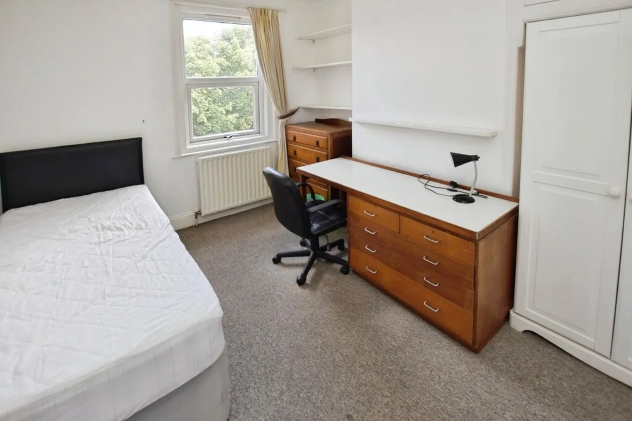 Priory Road, photo 7