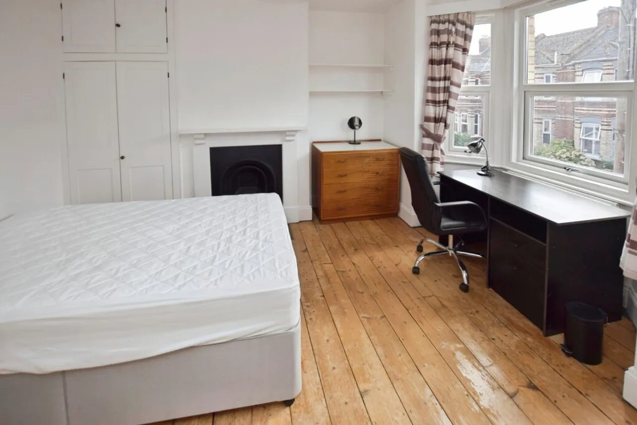 Priory Road, photo 8
