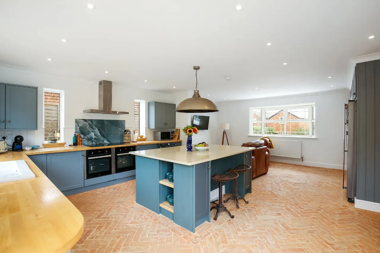 Victoria Road, Wilton, Salisbury, Wiltshire, SP2 0DY, photo 3