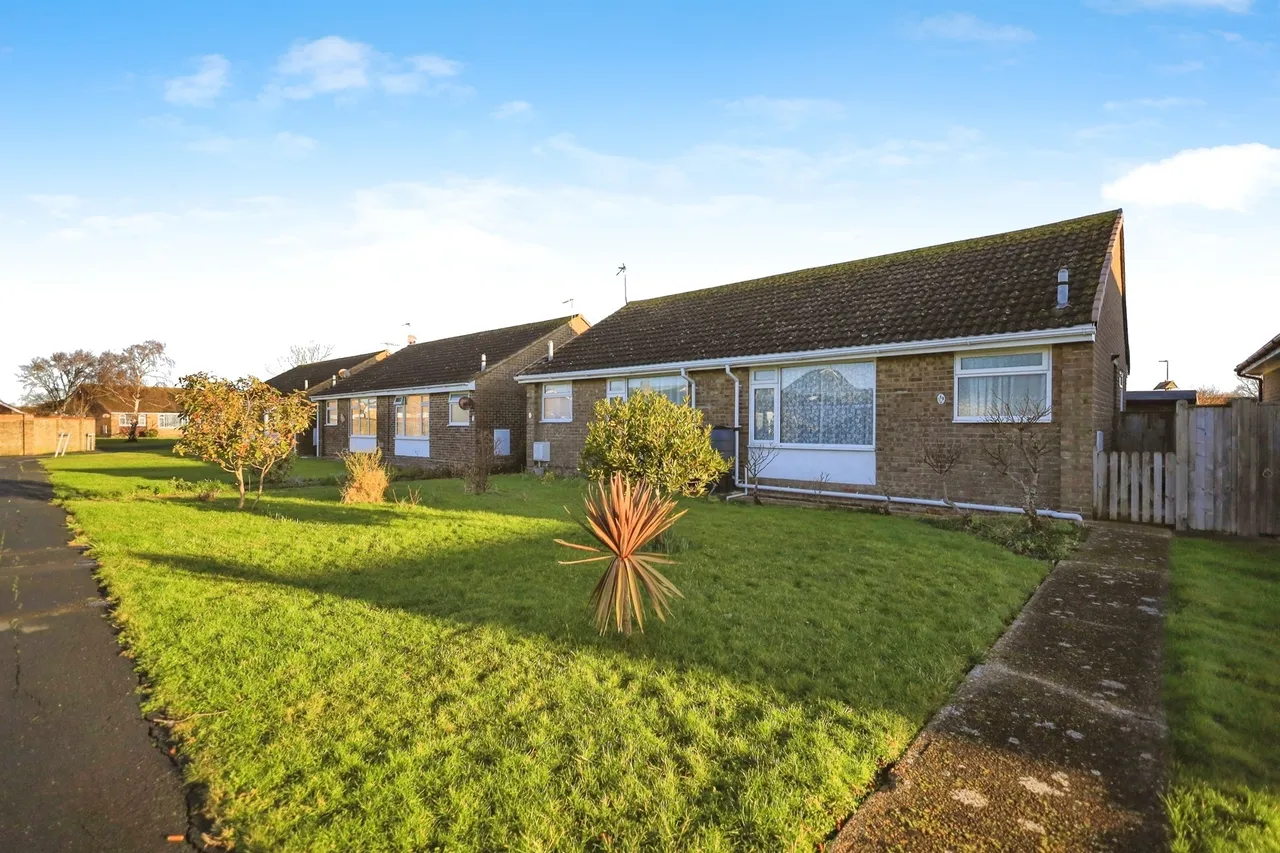 1 bed house for sale, Chaucer Walk, Eastbourne, BN23
