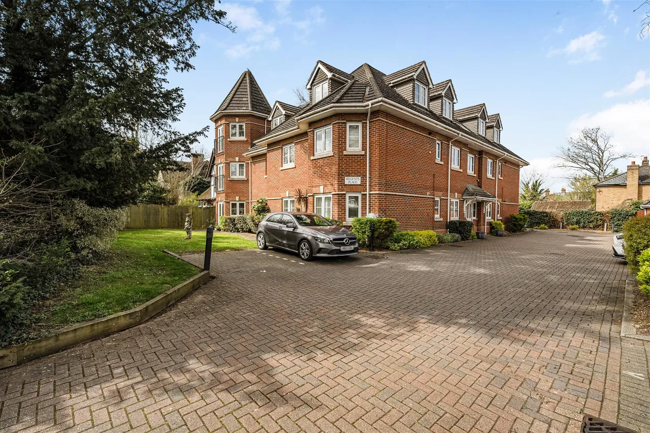 2 bed flat for sale — Bath Road, Maidenhead, SL6 4JX
