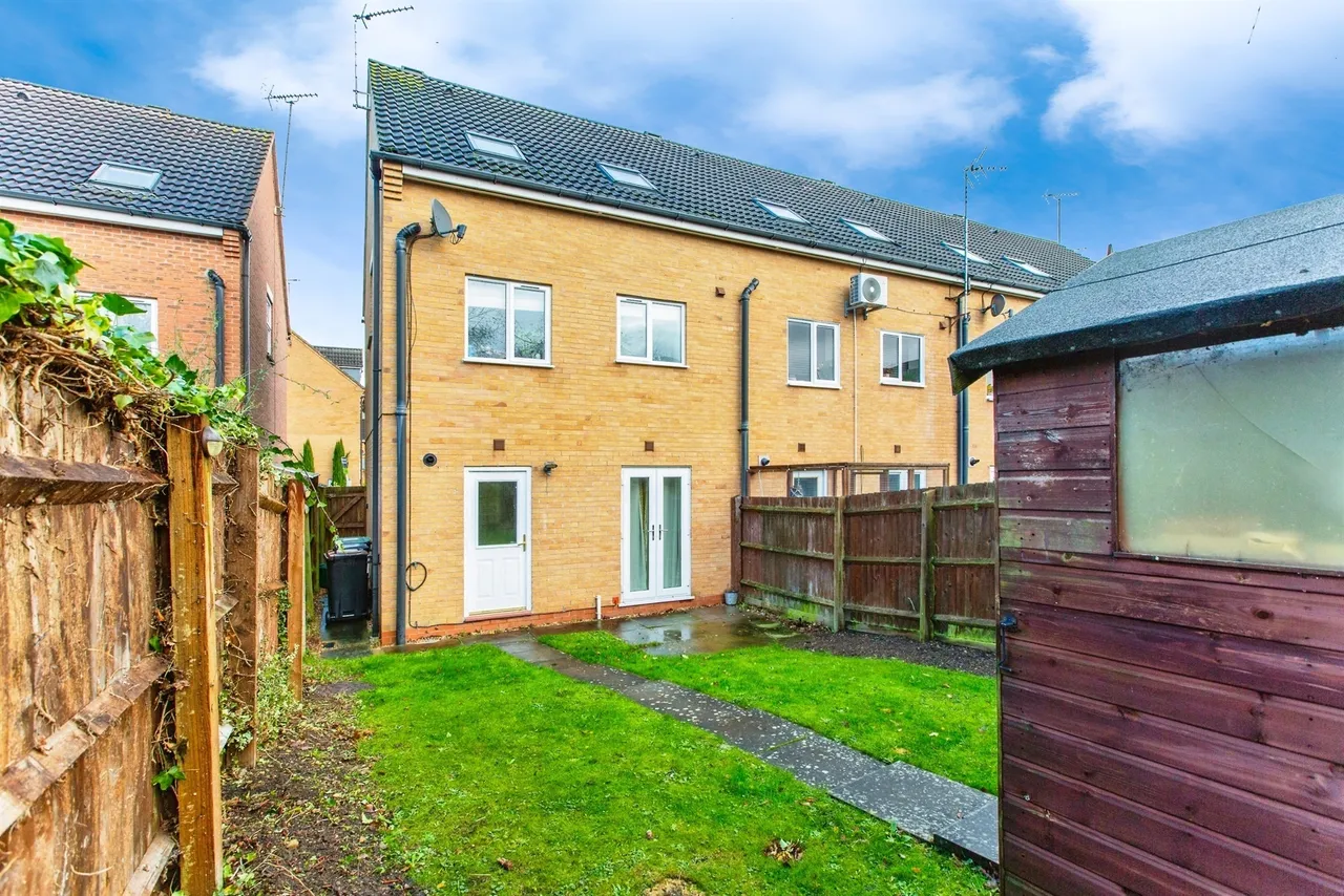 Sissinghurst Drive, Kettering, NN14, photo 5