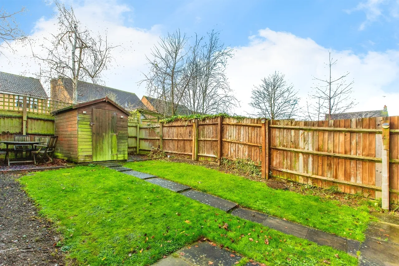 Sissinghurst Drive, Kettering, NN14, photo 7