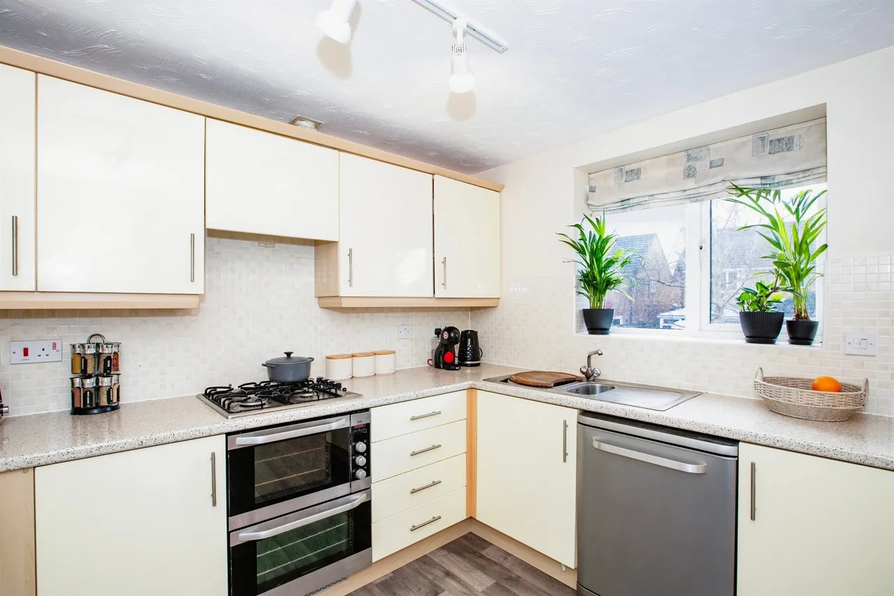 Sissinghurst Drive, Kettering, NN14, photo 11