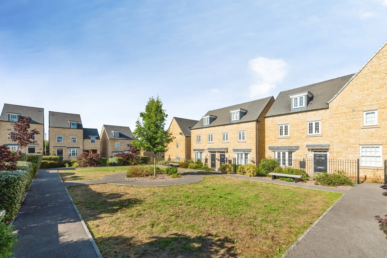 Squirrel Gardens, Witney, OX28, photo 17