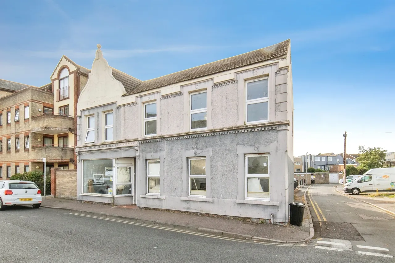 6 bed house for sale, Rosemary Road, Clacton-On-Sea, CO15