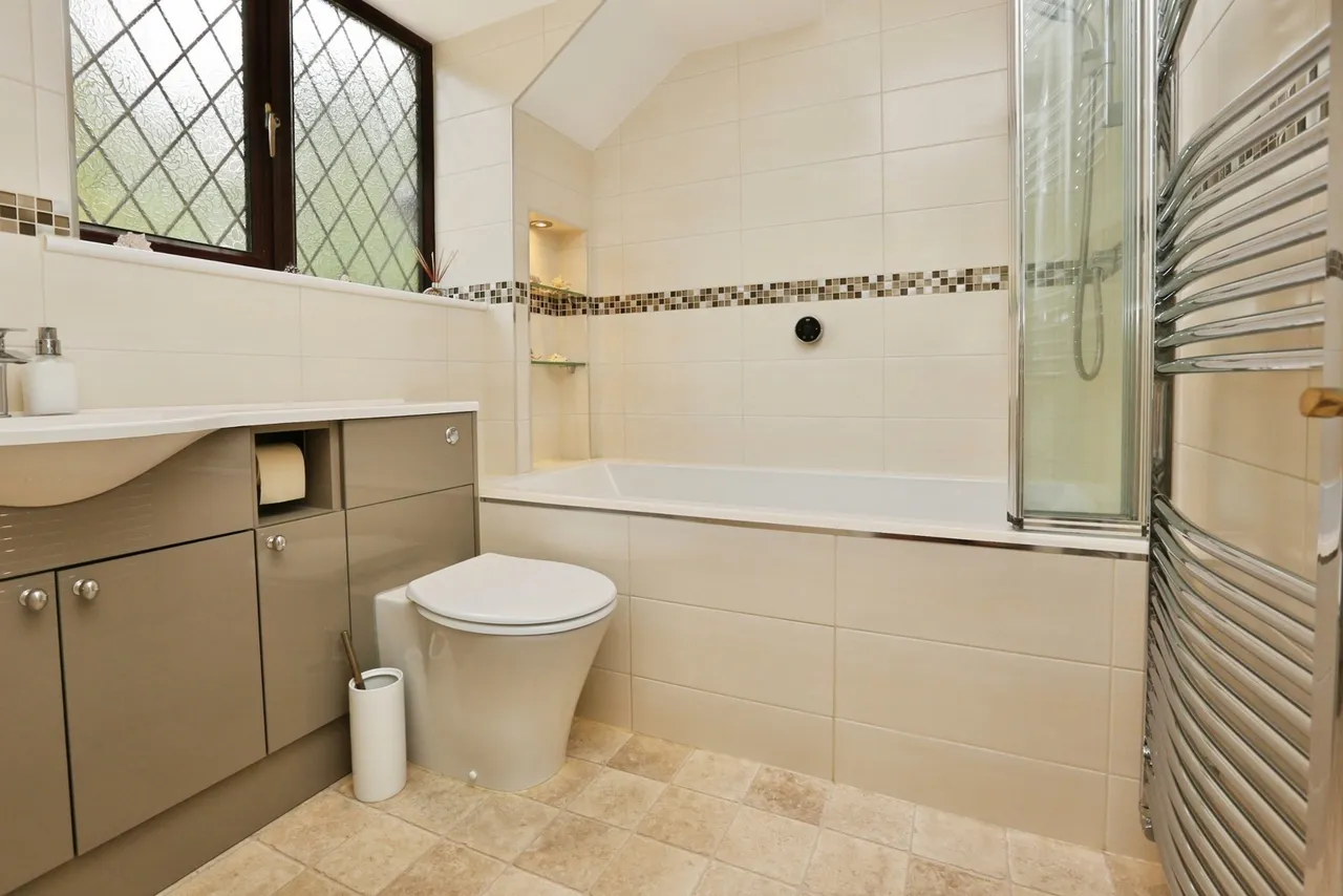 Brook Lane, Sarisbury Green, SO31, photo 23