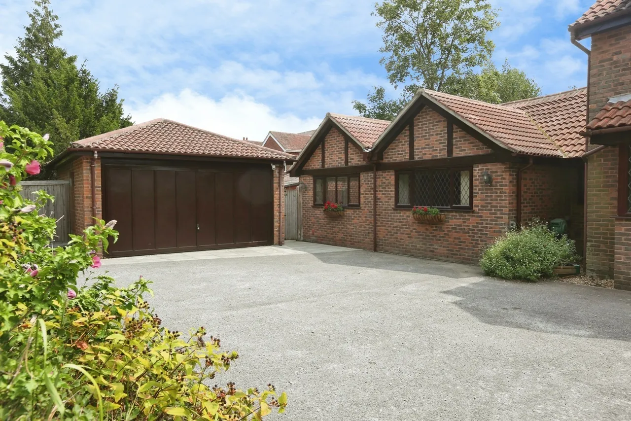 6 bed house for sale, Brook Lane, Sarisbury Green, SO31