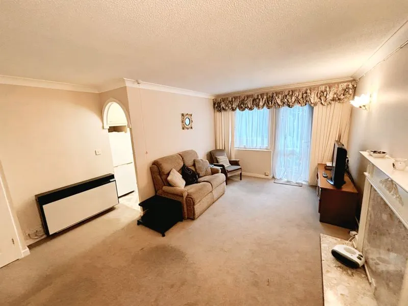 Elstree Road Bushey Heath, Bushey WD23 1GN, photo 2