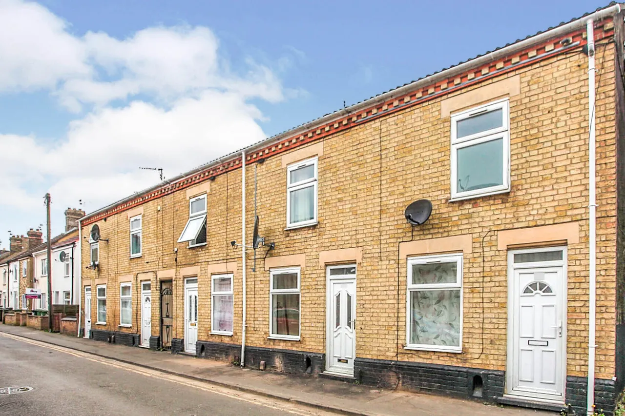 2 bed house for sale, Crown Street, Peterborough, PE1