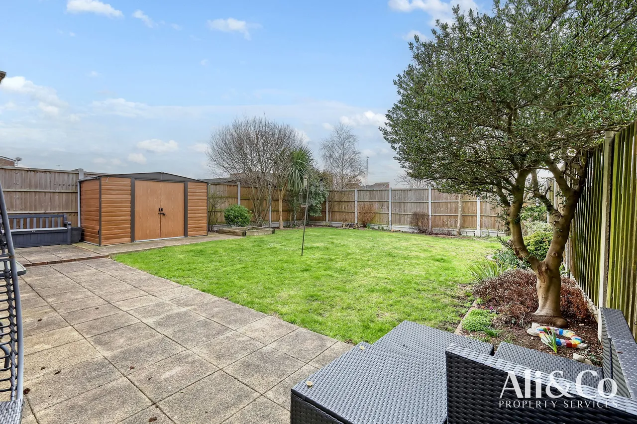 Oxwich Close, Stanford-le-Hope, Essex, SS17 7JZ, photo 16