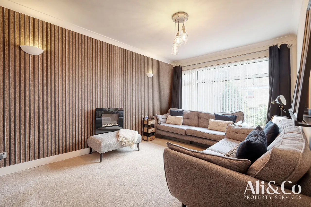 Oxwich Close, Stanford-le-Hope, Essex, SS17 7JZ, photo 2