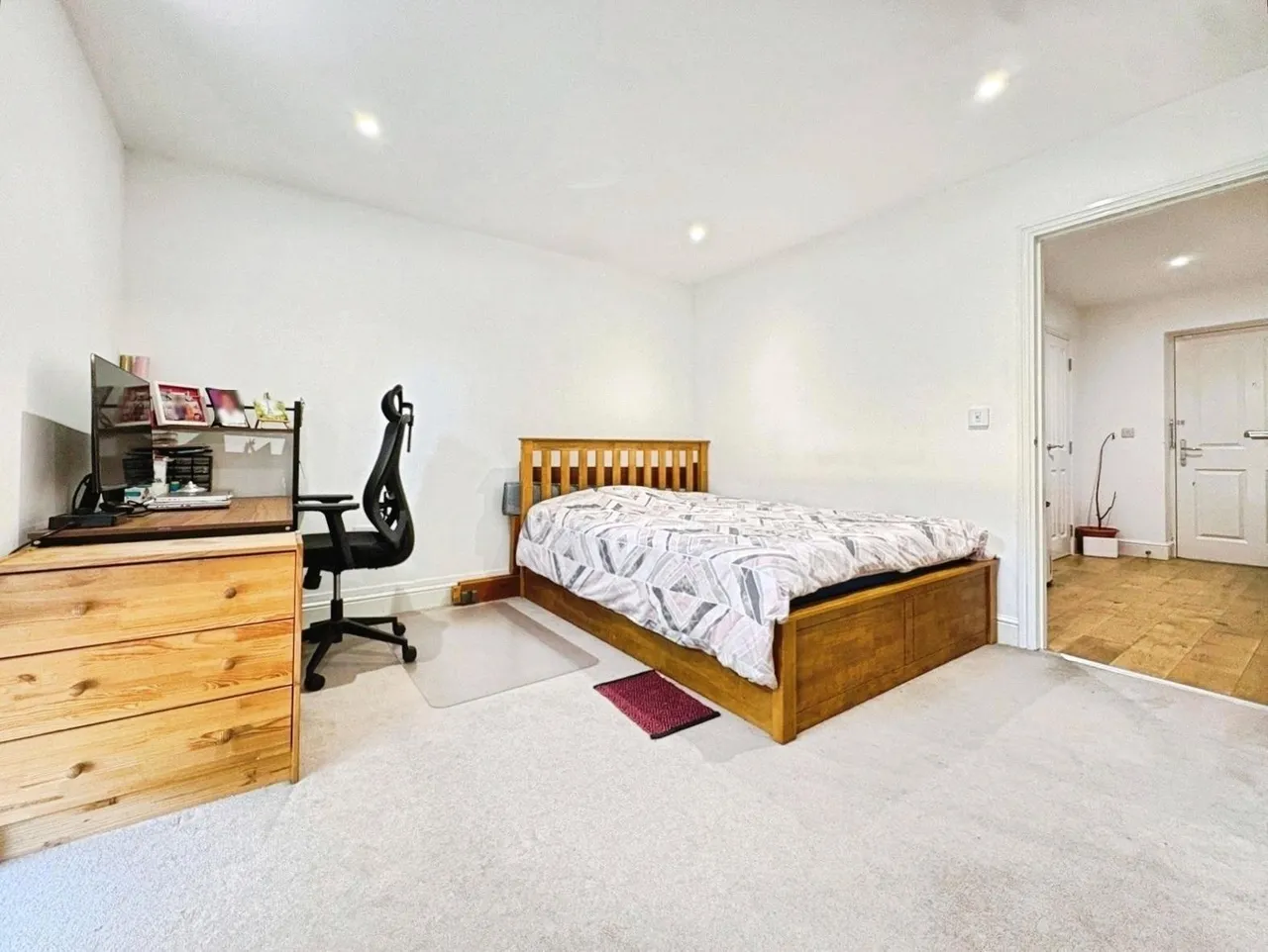 Exchange Close, Aldershot, GU11, photo 4