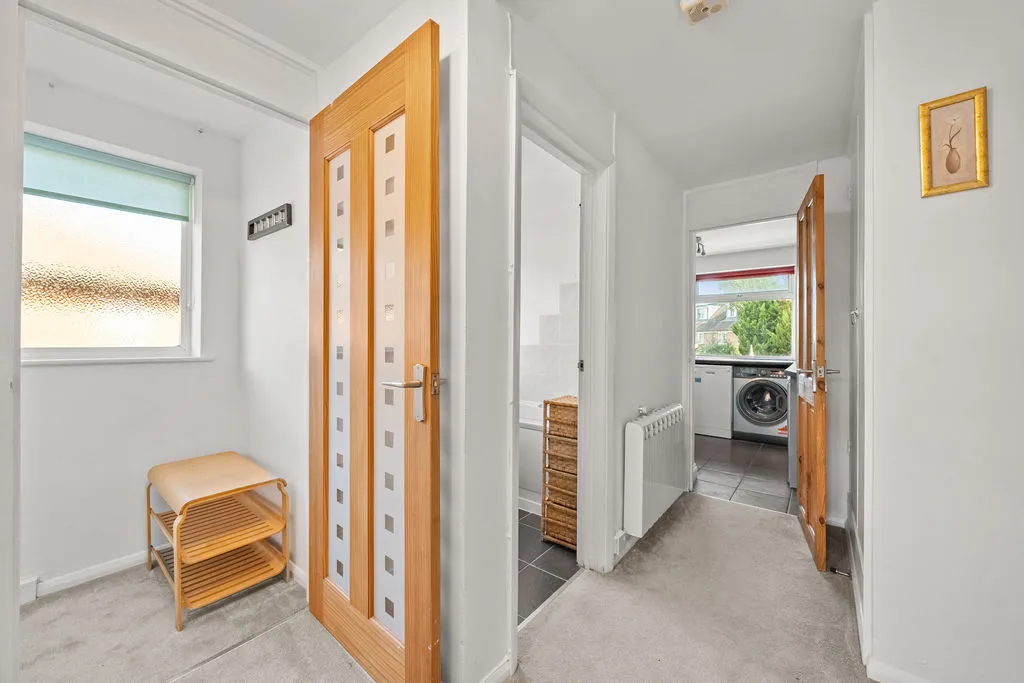 Felcott Close Hersham, Walton-On-Thames KT12 5NT, photo 8