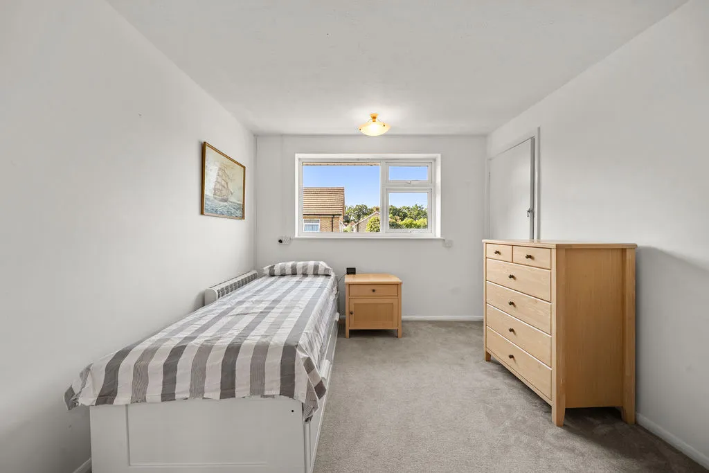 Felcott Close Hersham, Walton-On-Thames KT12 5NT, photo 7