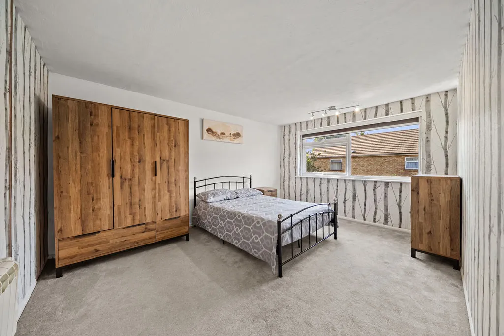 Felcott Close Hersham, Walton-On-Thames KT12 5NT, photo 6