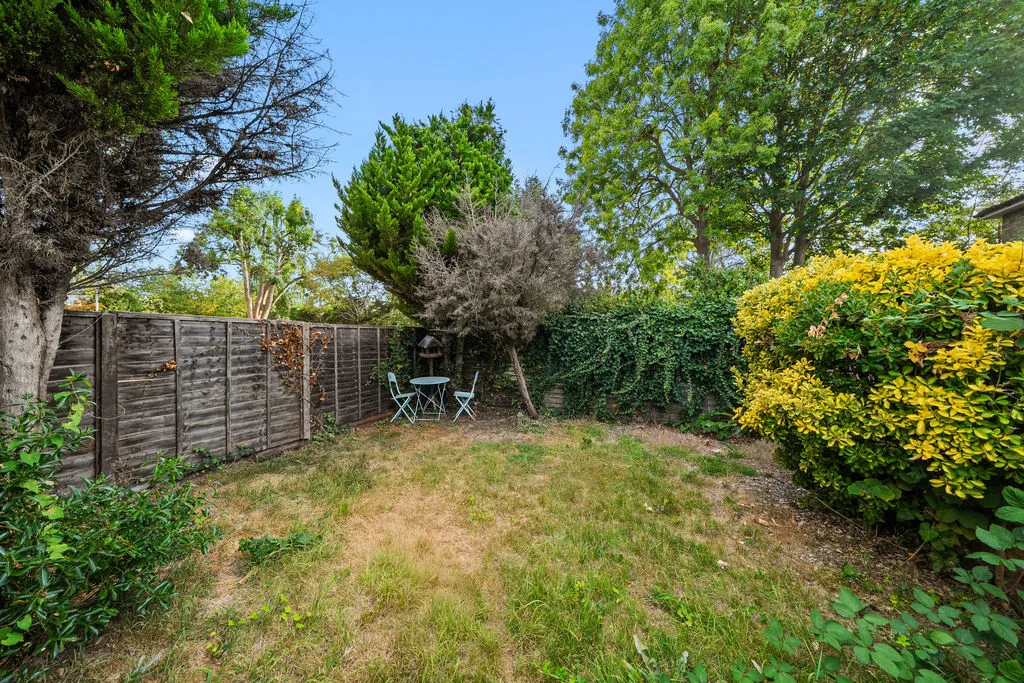 Felcott Close Hersham, Walton-On-Thames KT12 5NT, photo 2