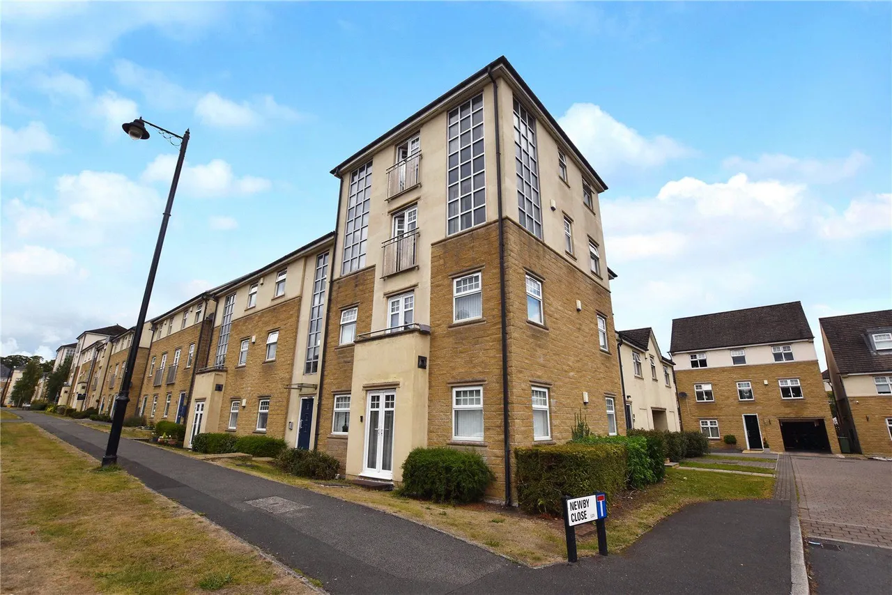 3 bed flat for sale, High Royds Drive, Menston, LS29