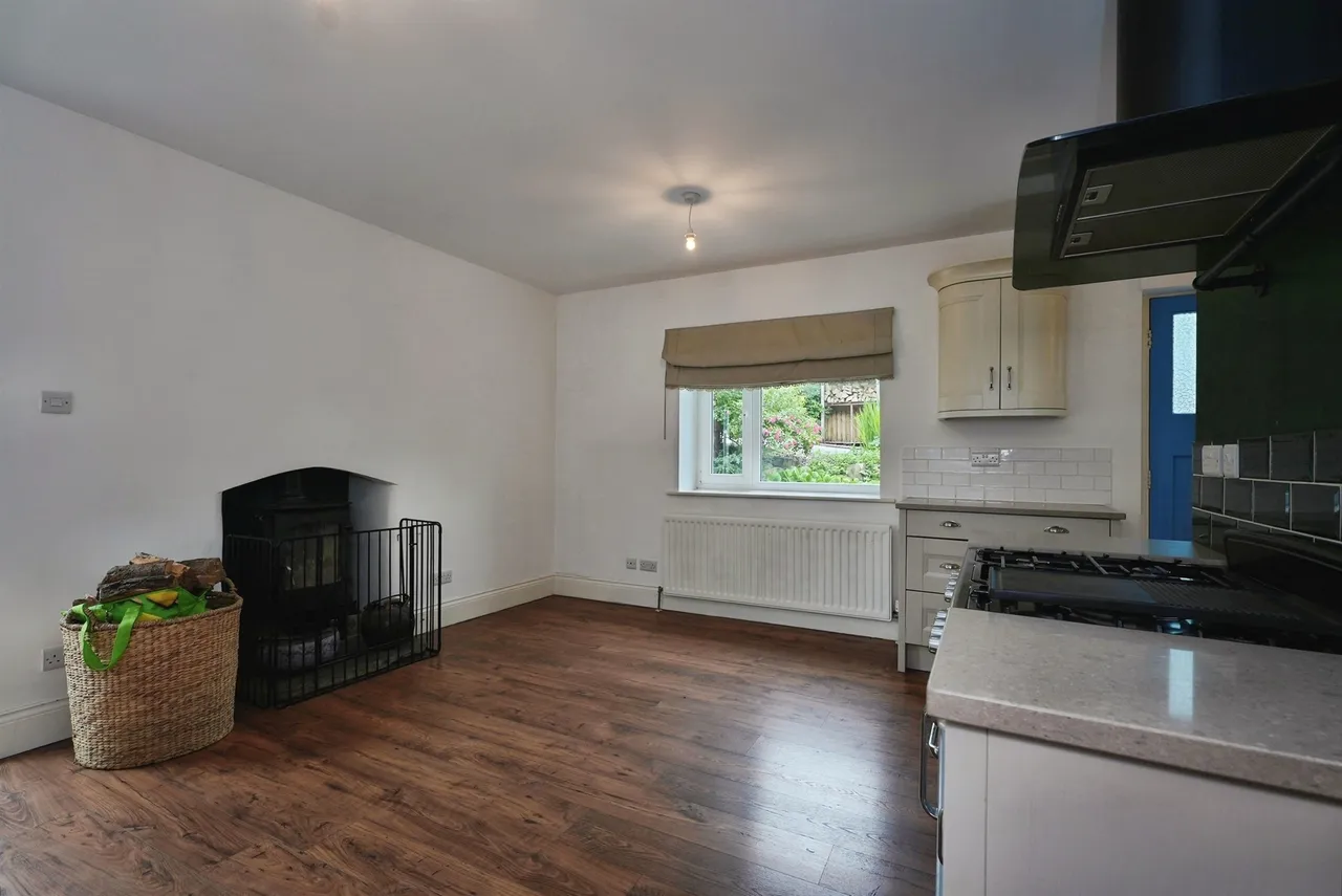 Bradford Road, Huddersfield, photo 9