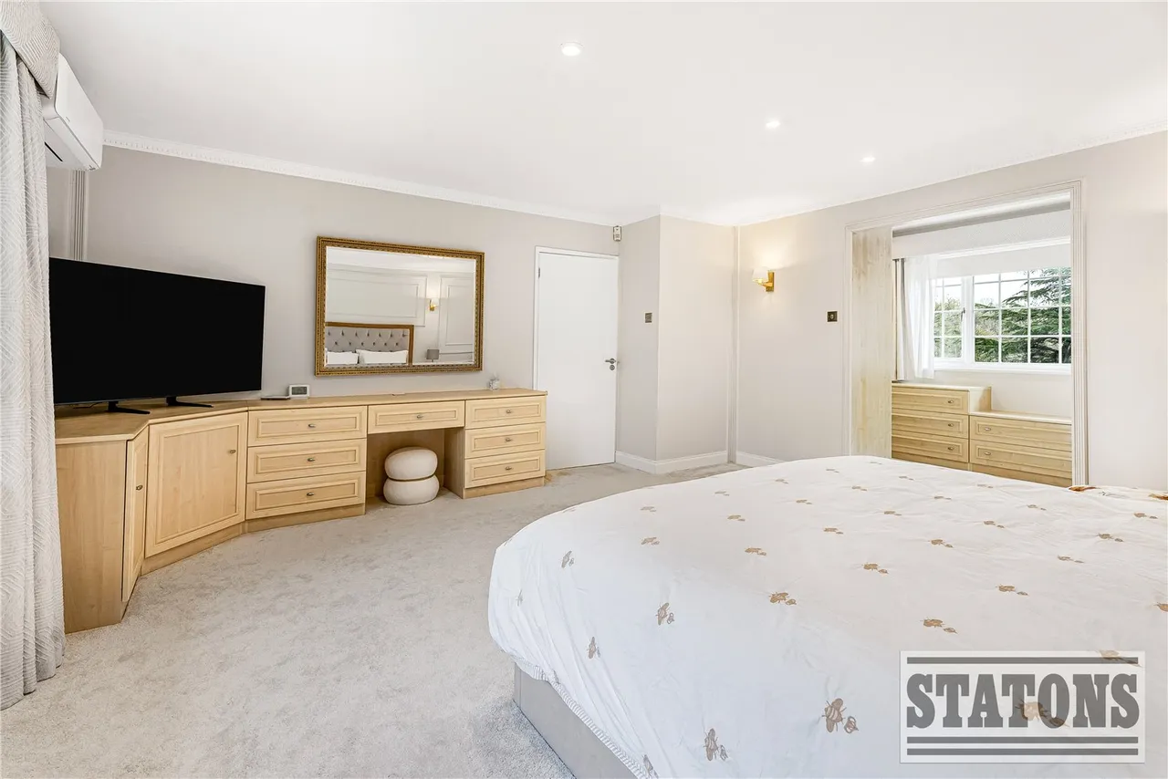 Foxes Lane, Welham Green, North Mymms, Hatfield, AL9 7BA, photo 22