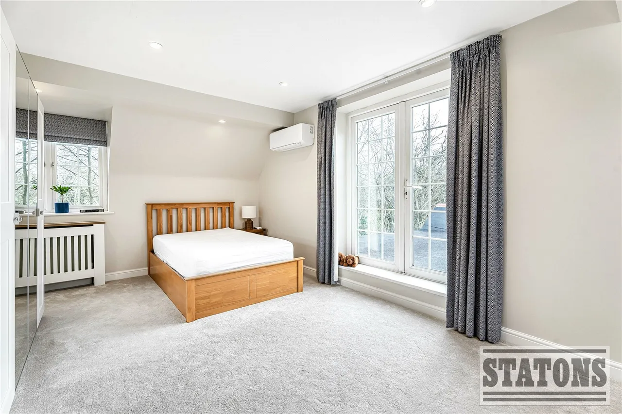 Foxes Lane, Welham Green, North Mymms, Hatfield, AL9 7BA, photo 27