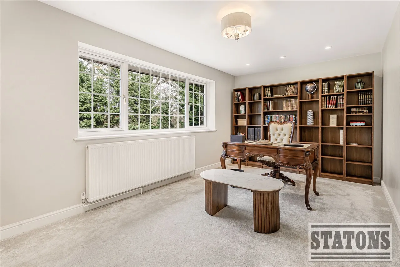 Foxes Lane, Welham Green, North Mymms, Hatfield, AL9 7BA, photo 15