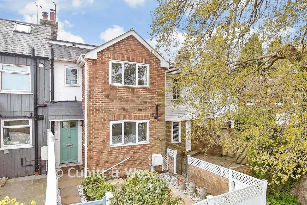2 bed house for sale, Haywards Heath Road, Balcombe, RH17