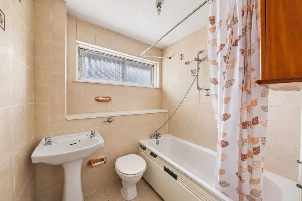 Lancaster Road, Northolt, UB5, photo 10